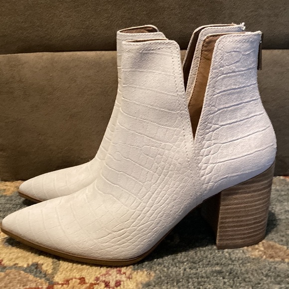 Like New Steve Madden Women's Booties Size 11 - Picture 3 of 3